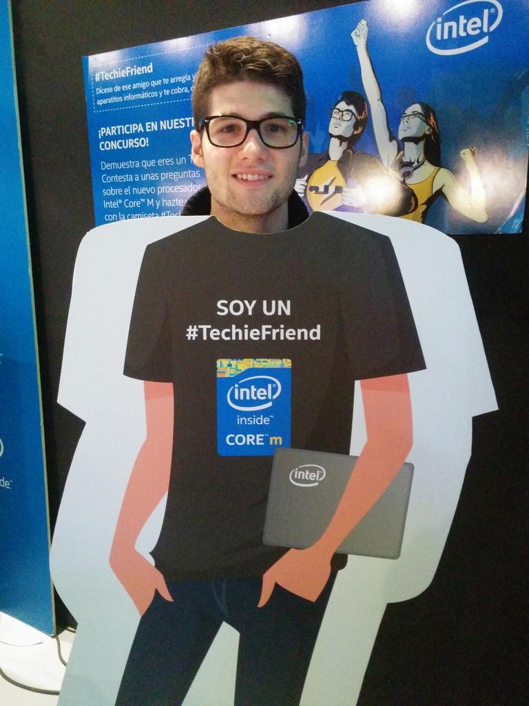 Tony__94's tweet photo. Soy un jodido #techiefriend aqui en los #PremiosXataka14 @Intel_Spain premioooos http://t.co/3dYOfFdymG
