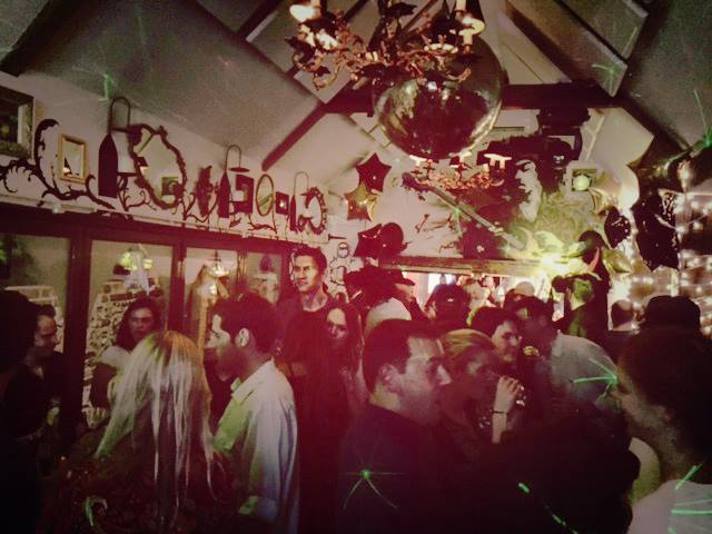 Still time to book our famous #VaultBar for your #Christmas night out! #MagoosHOT >>>>>>bit.ly/1rzhiQb