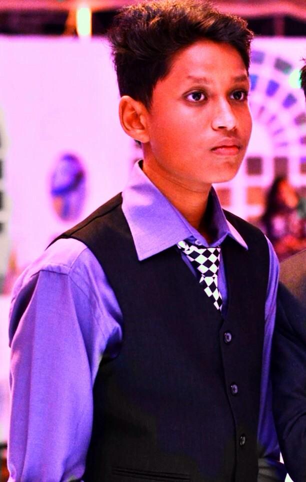 2000Aakhan's tweet photo. http://t.co/aPiThsF0GI