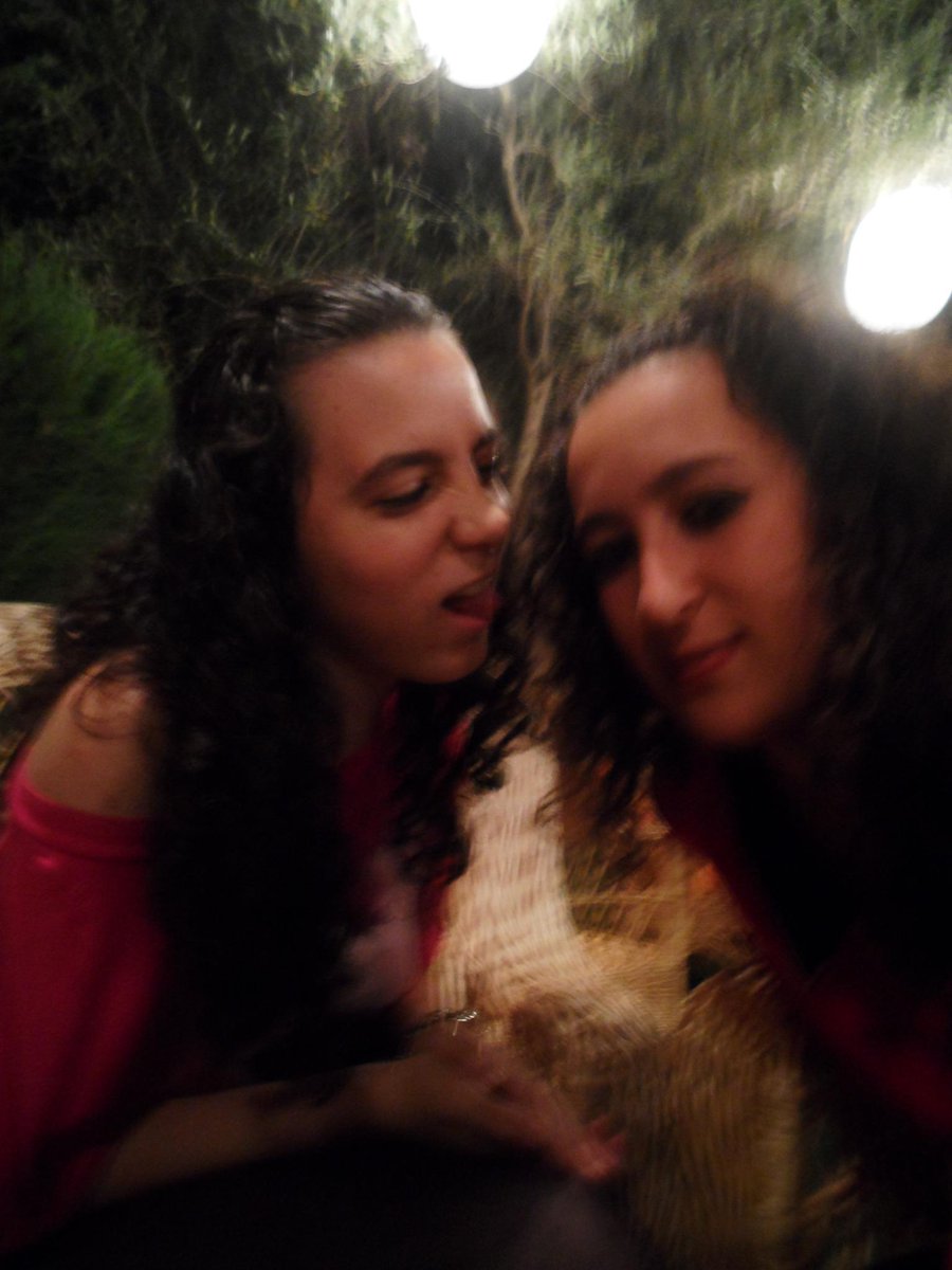 puertiito's tweet photo. A veces te cruzas con una amiga qe esta igual de loca que tu o incluso mas :D  @clararm41 http://t.co/jXP01Er0cI