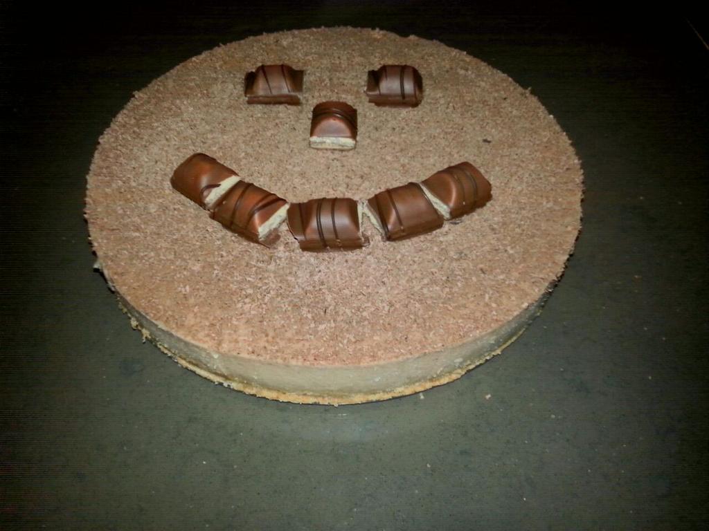 Nerea_s7's tweet photo. Creo que no he probado cosa más buena... Gracias a nuestra repostera @Inmillagarrido #TartaDeKinderBueno 🍰🔝 http://t.co/5F4JjhzJom