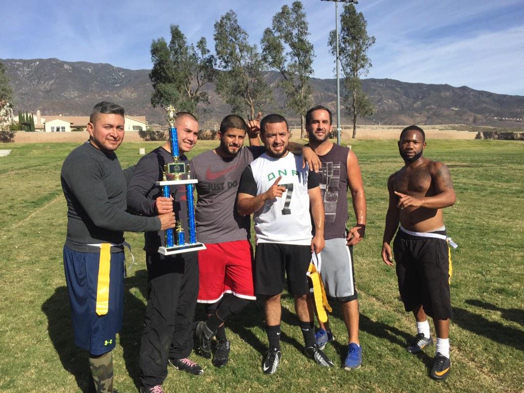 lokoloops's tweet image. Champs !!!! It's a thanksgiving tradition ... Fuck you think ! #2touchdowns #1sack #Champs #RanchoFootballTourny