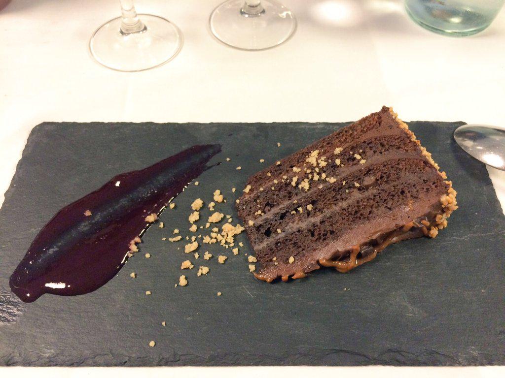 SEOmantica's tweet photo. Cena de lujo en @GranBilbao, compañía de @iEuskadi ->Estos sariak se nota que hay expertice (12 edición)#BuberEitbEus http://t.co/Otp3p45SPR