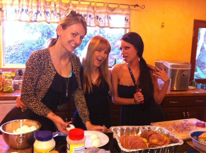 Stuffing the turkey! Lol @NatashaStar69  @RavenBayxxx http://t.co/YpVXwFZv74<a class="tags" target="_blank" title="On Twitter" href="/?out=eyJ0eXAiOiJKV1QiLCJhbGciOiJIUzUxMiJ9.eyJpYXQiOjE3MjM1MzQwMTIsImlzcyI6InR3cG9ybnN0YXJzLmNvbSIsIm5iZiI6MTcyMzUzNDAxMiwiZXhwIjoxNzU1MDcwMDEyLCJyZWRpcmVjdF91cmwiOiJodHRwczovL3R3aXR0ZXIuY29tL05hdGFzaGFTdGFyNjkifQ.cxx8hx40k5owP8ePxBRDzuWwXoV_vp1e5yqwXmFcx-azsfDBY_3rhzjiiPs3g5cVJS2iAtiCMntxf0XodLUTxQ">@NatashaStar69</a><a class="tags" href="/tag/ravenbayxxx">@ravenbayxxx</a><a href="/tag/manyvids"class="tags"><span>#manyvids</span></a>