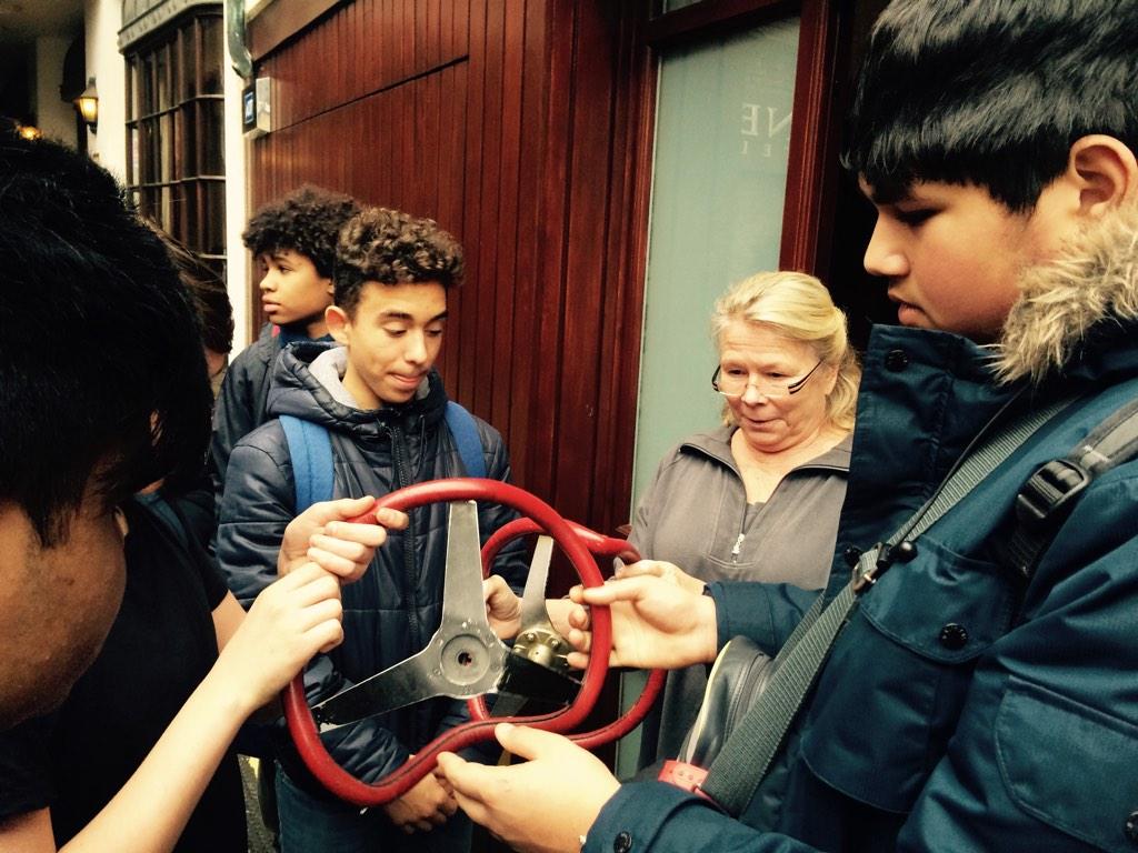 DJdesigntech's tweet photo. A truly incredible day with Sir Stirling Moss. Design of London 2014 Year 10 Product Design Trip. @SirStirlingMoss http://t.co/1dPB3epyQI