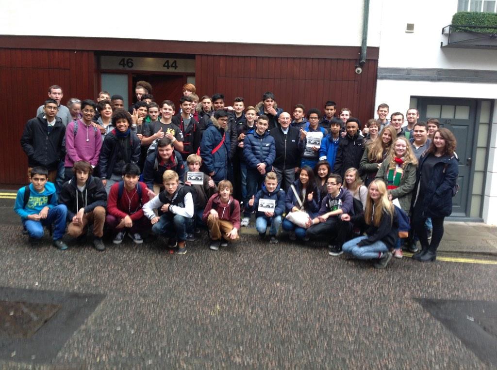 DJdesigntech's tweet photo. A truly incredible day with Sir Stirling Moss. Design of London 2014 Year 10 Product Design Trip. @SirStirlingMoss http://t.co/1dPB3epyQI