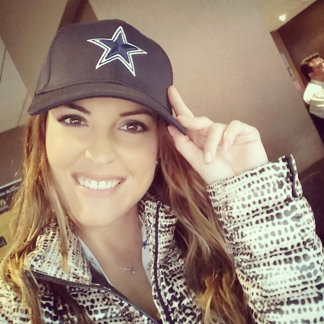 pattylopezdelac's tweet photo. Thanksgiving @dallascowboys vs @Eagles #NFL #showyourcaps #YellowEntertainment 🏈🏈🏈 http://t.co/GFzPNPuWCg