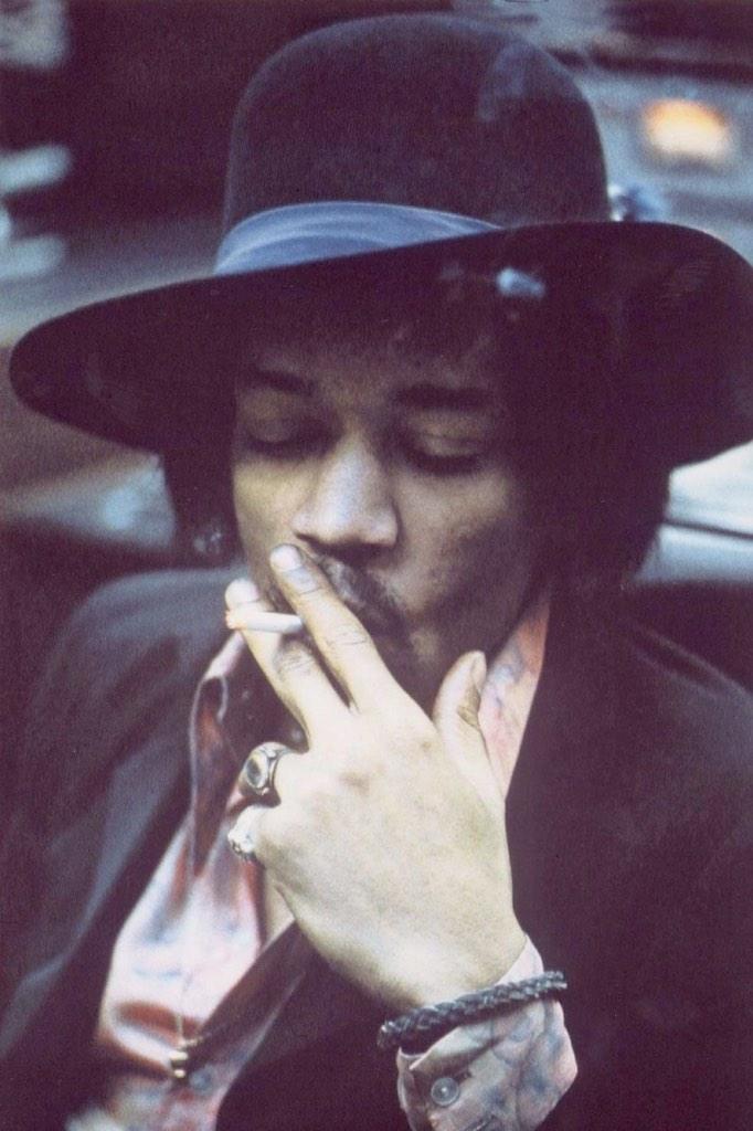 Happy 72nd birthday to a beautiful man, and a talented soul, Jimi Hendrix 