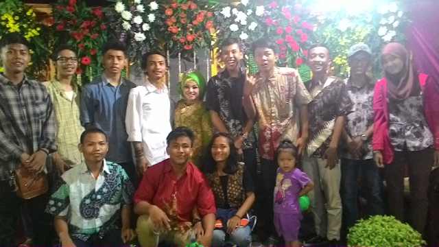 syarbanirama_'s tweet photo. Malem jum'atan di nikahan mba nur bareng @UGRI_Home ({}) http://t.co/sEjUOSclax