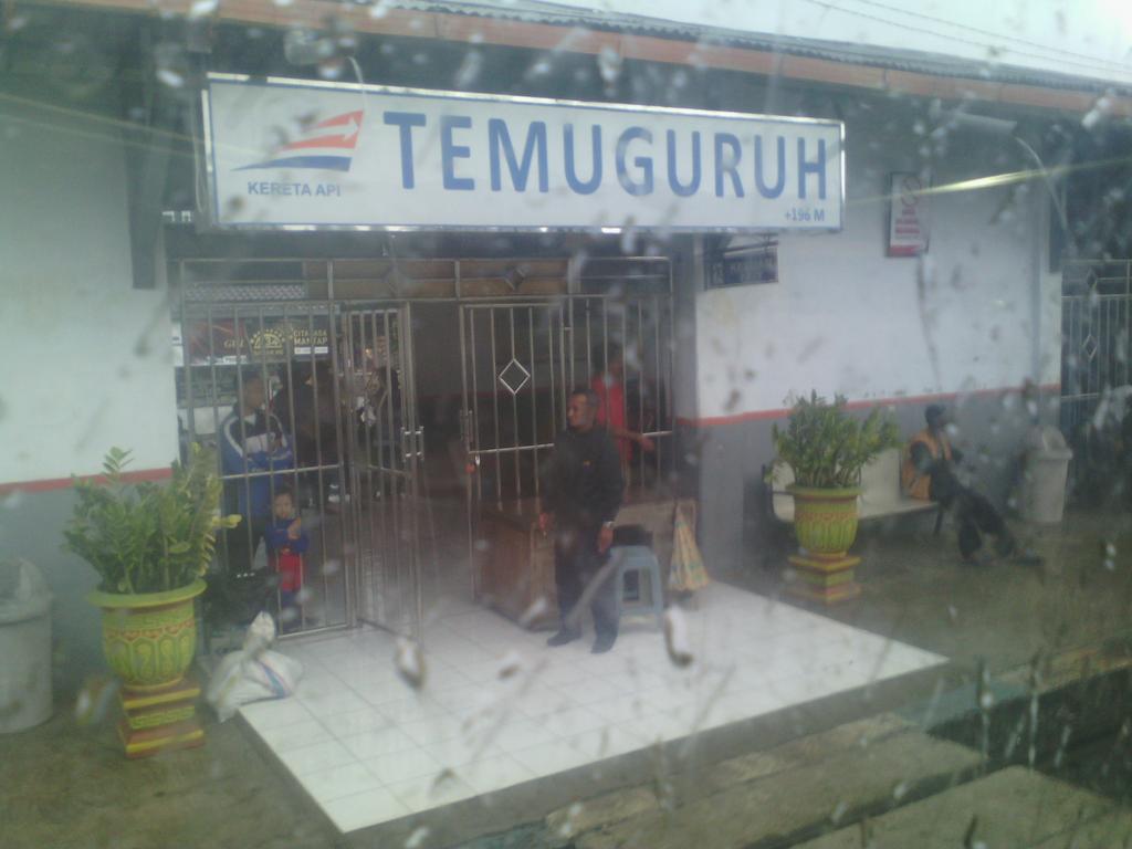 TiketEasy's tweet photo. St.Temuguruh +196 M Hujan Skarang
 
#Backpacker #Bali #EasyTeam http://t.co/6cgduQrcc2
