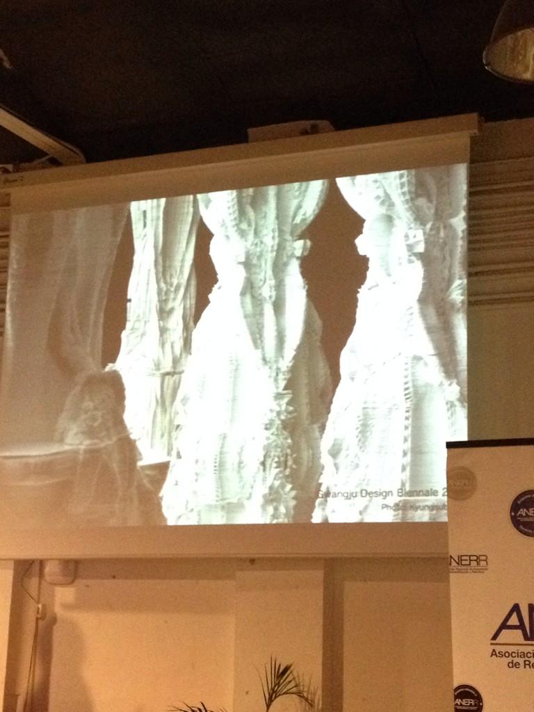 lolaripo's tweet photo. Papel doblado? Arquitectura?? #TechConsDay @fernandoSUBIRAT @Symbool_es @10Decoracion @_altave http://t.co/JPGoNYbw0m