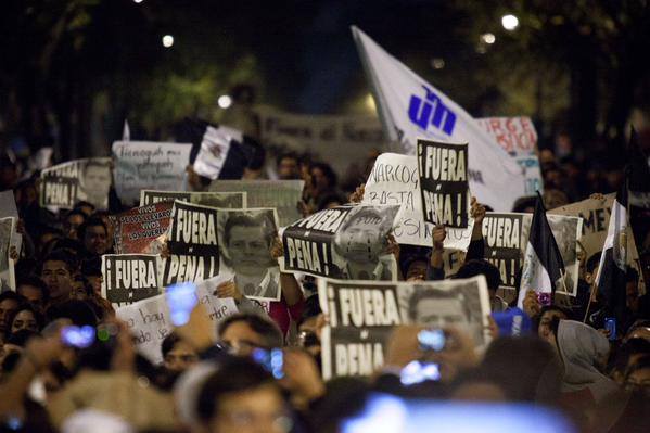 DarkSide_Reload's tweet photo. Creación del 911 #NoMamar
-Sí, ¿policía? 
Llamo para informarle que la policía me está desapareciendo
#YaMeCanse http://t.co/oOwU87D74A