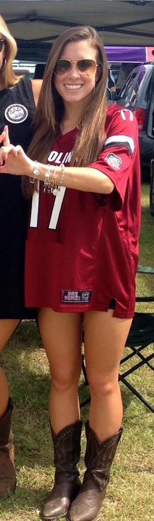 uofscbabes's tweet photo. ΔΔΔ's @sarahbwalkerr. I'd stuff that turkey. http://t.co/LOazaeQwKu