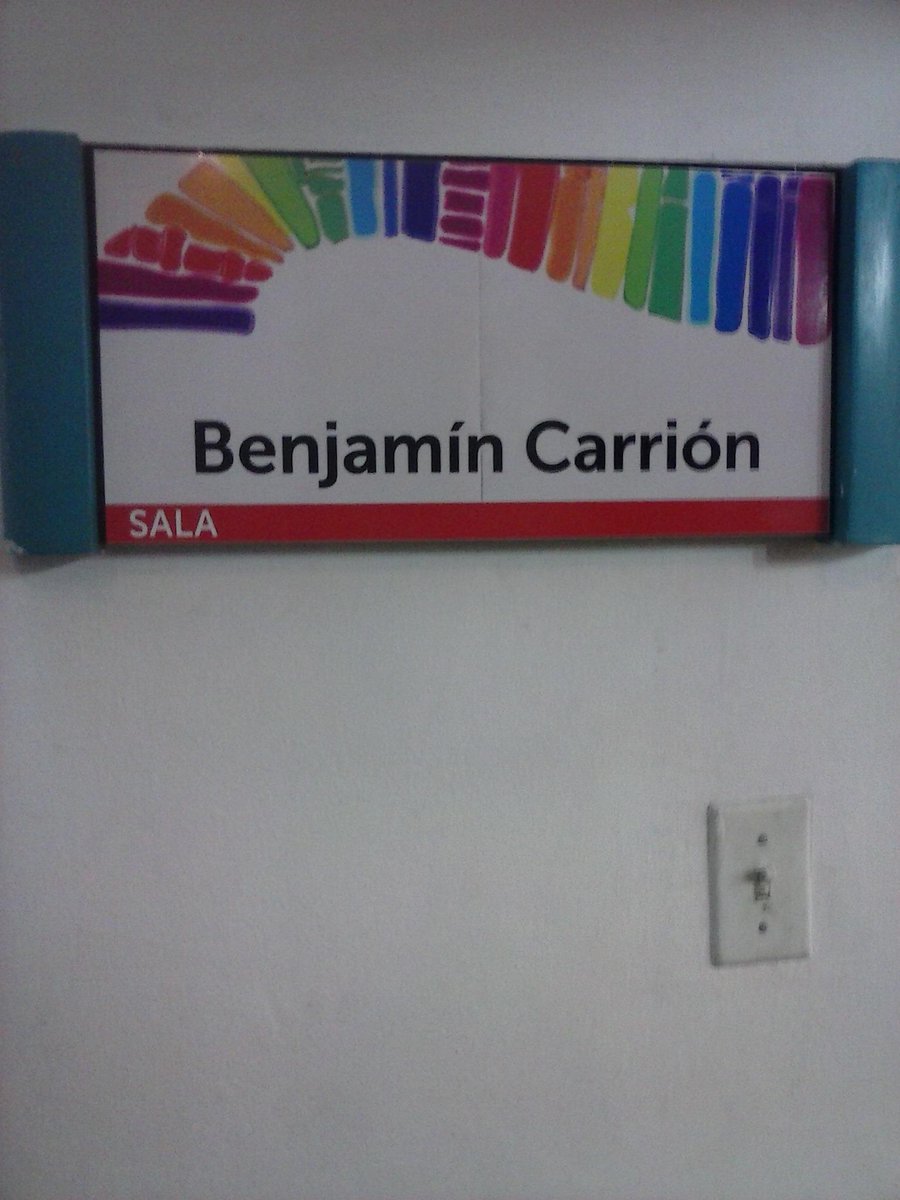 jgsebas's tweet photo. #ntcpuce llegando a la la presentación del libro en la  sala Benjamín Carrión http://t.co/kZdR51r5DC