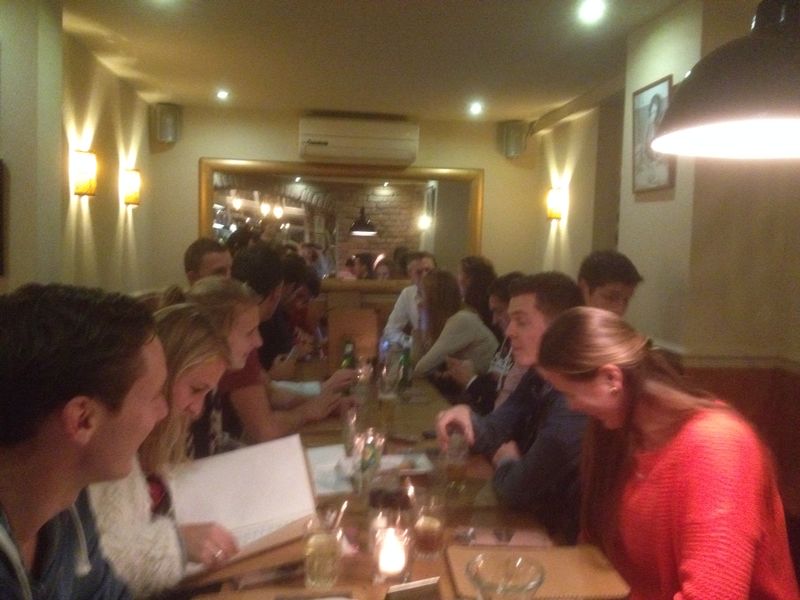 KVTOP1's tweet photo. Gisteren drie wedstrijdpunten, vanavond gaat het om heel andere punten! #pizza http://t.co/hPjfyNx6rq
