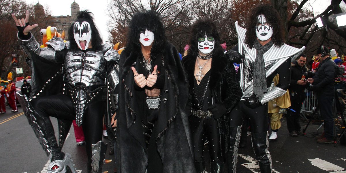 HuffPost's tweet photo. Here's what went down at the Macy's Thanksgiving Day Parade http://t.co/KsKfWdbuP5 http://t.co/RHAqgTCR2i
