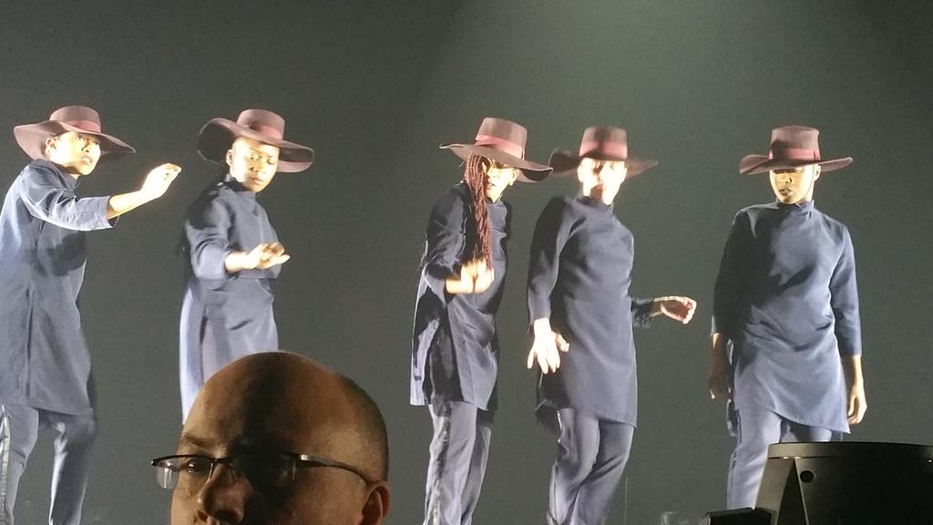 follede_stromae's tweet photo. Premiere partie de stromae qui débute à l'instant . c'est Marion motin  qui ouvre la séance http://t.co/WygKAlAXpQ