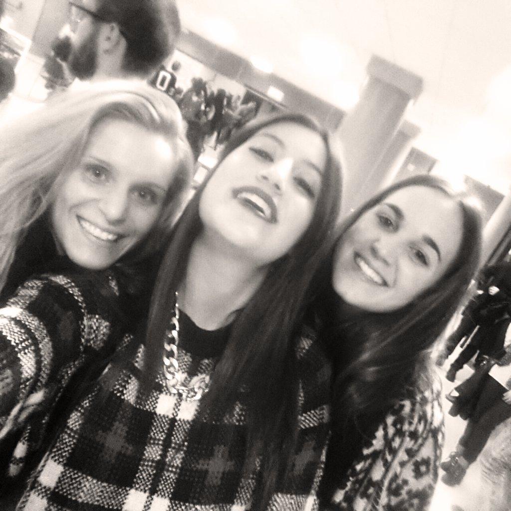 Marprovil's tweet photo. #Amazingggg  #fcscXX @LuciaNieto91 @BeeeMontero 💃💃💃 que no falte el selfie http://t.co/m97a4AP5l3