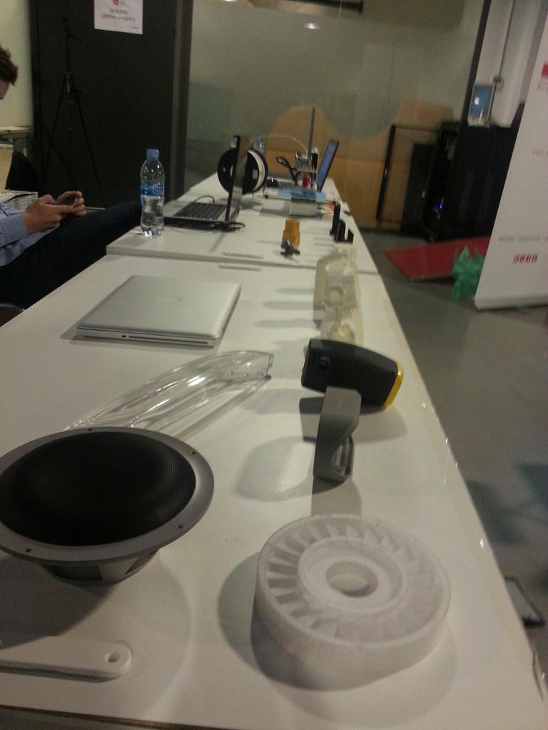 TA_bloq's tweet photo. @TA_bloq con @trdimension en el #TechConsDay http://t.co/5Sf5VYa3OZ