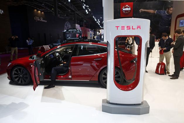 EVehicular's tweet photo. Tesla Car Owners Get $12000 Shanghai Plates for Free - Bloomberg http://t.co/pNgmFKjs72 http://t.co/YOEcSsKG8C
