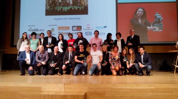 orainnoticias's tweet photo. RT @eitbeus: Entregados los premios Internet Euskadi Buber Sariak 2014 http://t.co/gkUbH6RVXP #BuberEitbeus @iEuskadi http://t.co/gczyLzRPsU