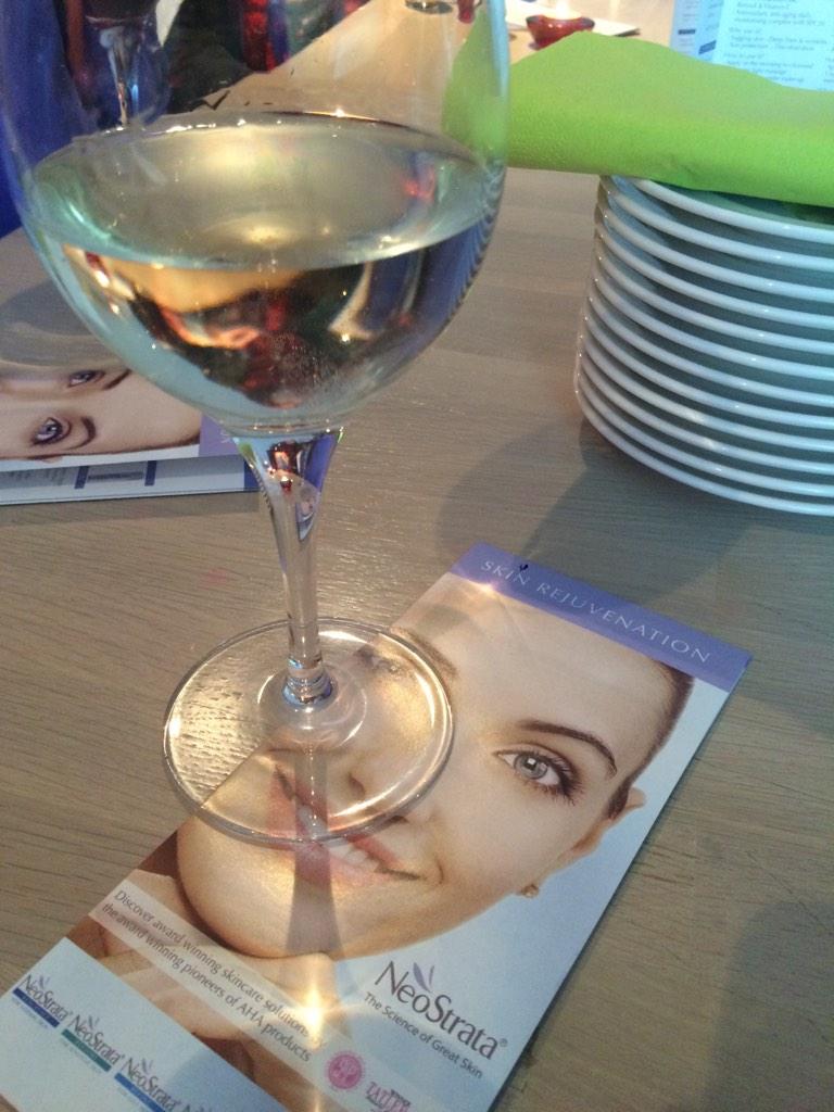 FreakySmudge's tweet image. At the @NeoStrataIRE event @The_House_Hotel #skin #face #neostrata #freakysmudge #beauty #product #bloggers #friends