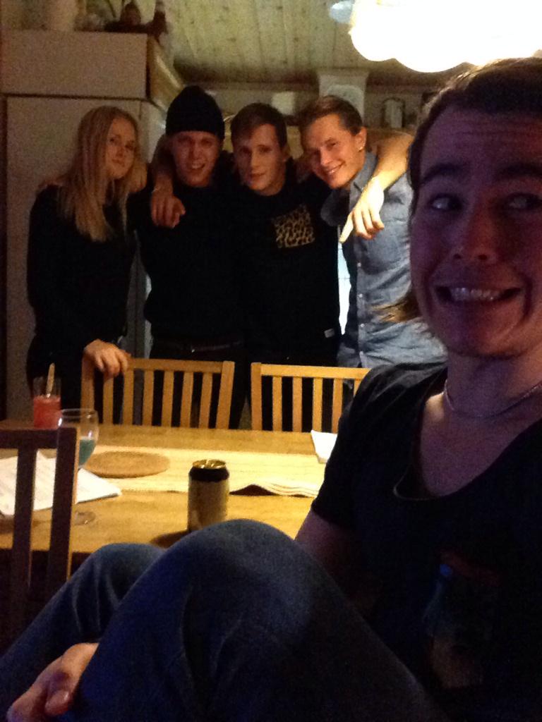 nyman_g's tweet photo. Party people! Sälen levererar! #sälen #stygg http://t.co/xFKOvPm3qS