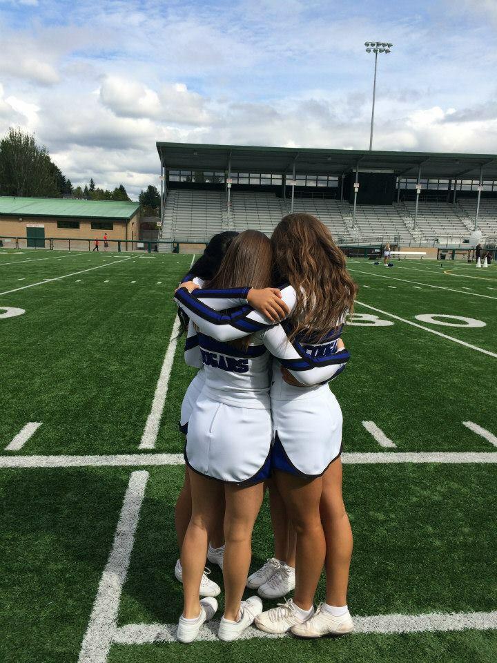emilyrebeccaaaa's tweet photo. #someoneimthankfulfor #bothellcheer🎀💙 http://t.co/TKuMpLhU1z