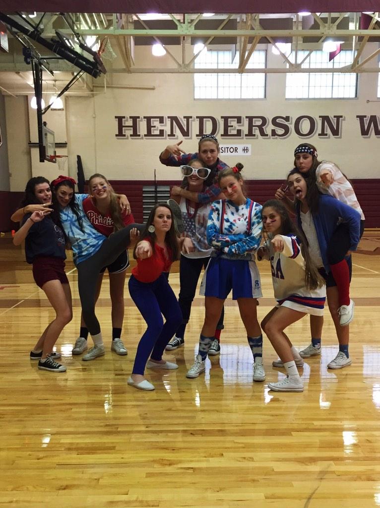 HOLLEYBALL14's tweet photo. Thankful for holleyball and the memz duhh #hvbtakesdisney #funbutton #busrides #gratata #holleyball http://t.co/iFDRv915ZA