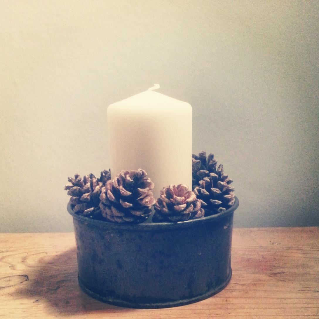 harryandfrank's tweet photo. A #vintagecaketin transformed into a #christmas #candlearrangement #fircones #handmade #vintagechristmas #derbyshire http://t.co/jpOBHDvCCp