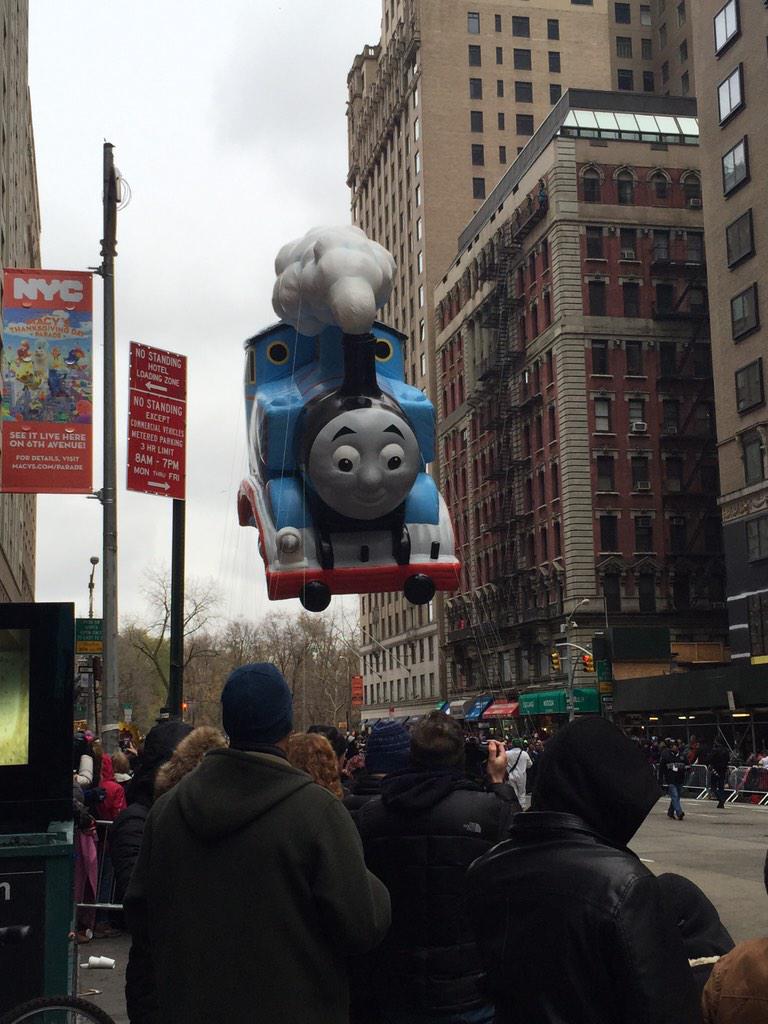 RoryHalperin's tweet photo. A front row view at the #MacysThanksgivingDayParade! @SproutChannel #sproutsgiving http://t.co/xeoqAjEhPw