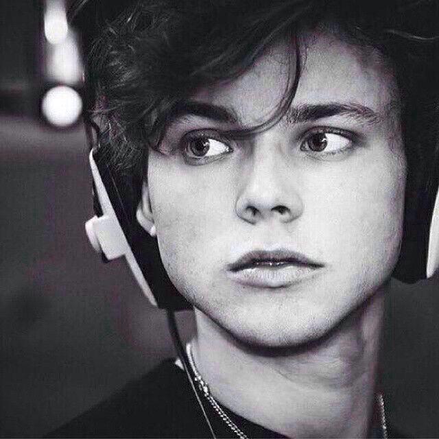 *dramatic music on pandora* THIS CALLS FOR A DRAMATIC FACE