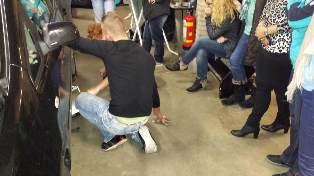 autofransen's tweet photo. #Ladiesnight in volle gang. #gezellig http://t.co/rfM9iDSXeL