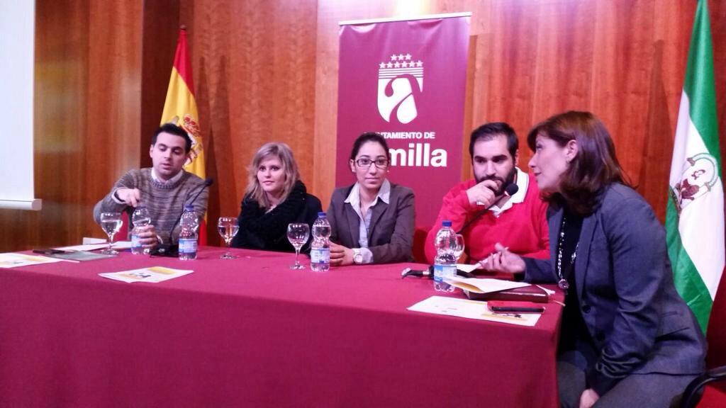 Bombaluaj's tweet photo. Gracias @AytoArmilla x invitar a nuestro presi @franarmilla26 al coloquio d "violencia d género n el ámbito juvenil" http://t.co/z8RxWSfT7a