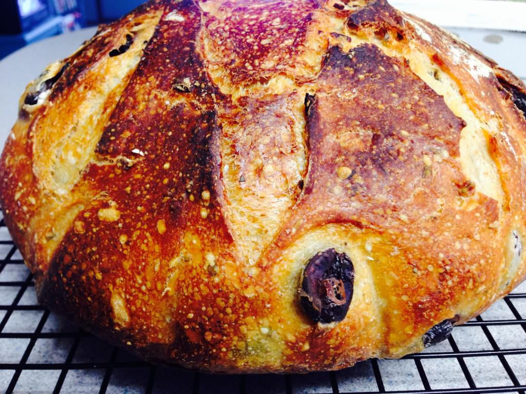 uneditedfoodie's tweet photo. Sourdough bread inspired from @tartinebaker #comobakes #comoeats #Thanksgiving http://t.co/0fCdpFBPiX