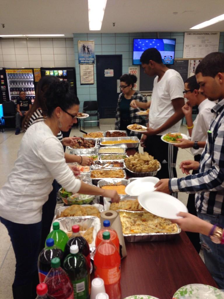 Lisaperez50's tweet image. @Lisaperez50 @LEExploring Expl Post #2050 had their PotLuck at the 50pct! Gr8 kids! Thankful for unity&amp;amp;blessings!