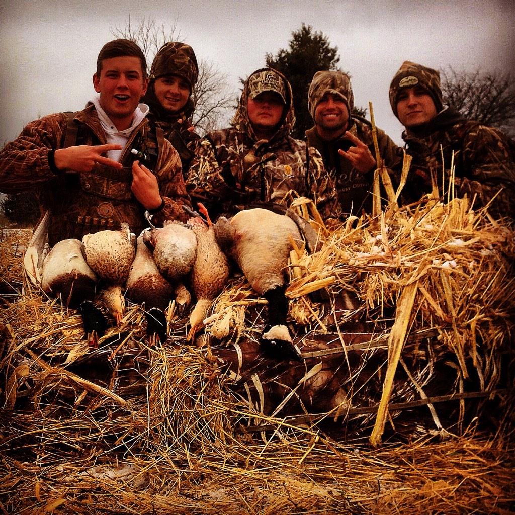AnyFowlOD's tweet photo. It isn't always limits that matter, it's about putting together a team that can't be broken. These are my dudes. http://t.co/Ol1UKXZPUZ