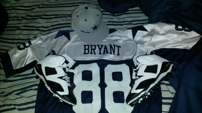 Happy Thanksgiving! Throw up the X!!! @DezBryant