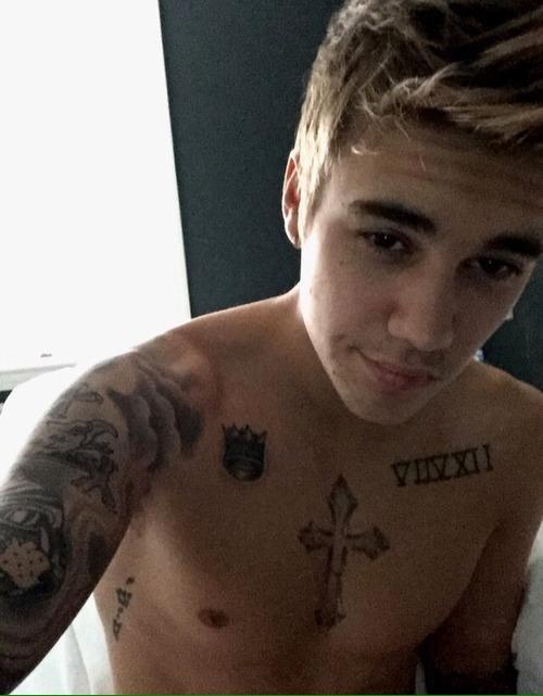 XChantelleK16X's tweet photo. I'm crying because he is so perfect 😭😍😘 #MTVStars Justin Bieber http://t.co/j78LnIALJf