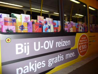 RegiotramU's tweet photo. Pakjestram rijdt t/m Kerst. Maak kans op €500 shoptegoed! http://t.co/97SCFzlGb3 http://t.co/Nw5X0yO4vF