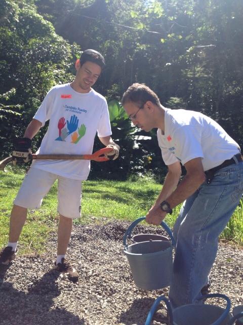 ProParques's tweet photo. Nuestro primer grupo de personas con discapacidad ayudando a los parque nacionales!!! Un día maravilloso de trabajo! http://t.co/Uy3d6cv5HT