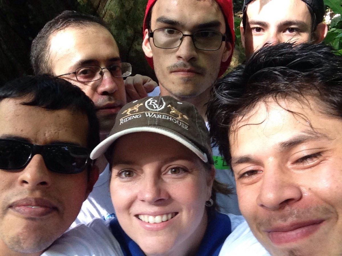 ProParques's tweet photo. Nuestro primer grupo de personas con discapacidad ayudando a los parque nacionales!!! Un día maravilloso de trabajo! http://t.co/Uy3d6cv5HT