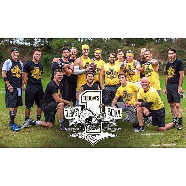 TimTebow's tweet image. Happy Thanksgiving Everyone!  #TebowTurkeyBowl2014 #WatchTheRealBoysOfFall
fctn.tv/blog/tebows-tu…