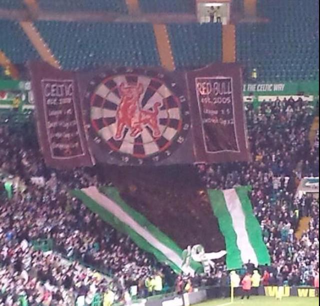 footyawayday's tweet photo. Celtic display tonight 
#COYBIG http://t.co/6UDfeBEJpu