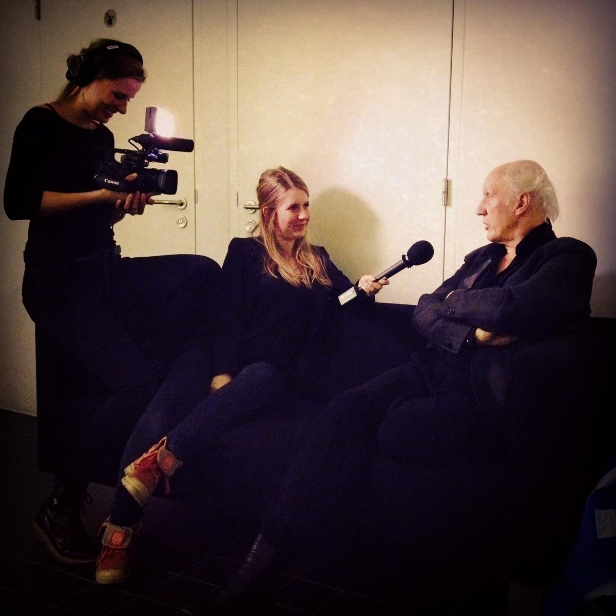 NinaMulder's tweet photo. Maandag o.a. @VanVeenOfficial geïnterviewd met @thirsavanlier. Wat een geweldige ervaring! http://t.co/wgPeQlRmAp