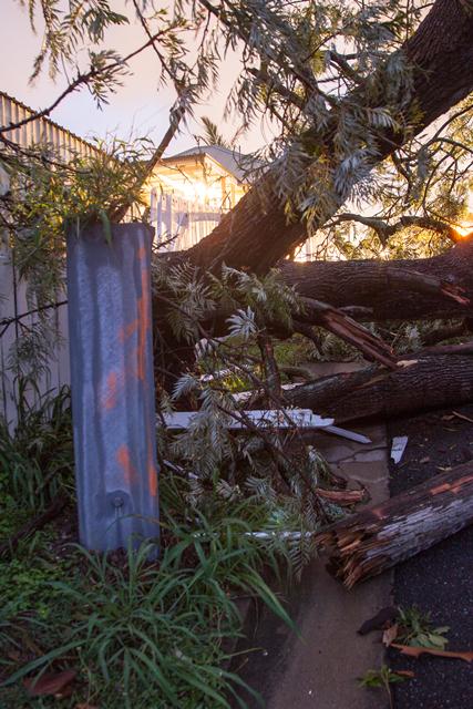 600+powerlines down-focus is on making areas safe then restoration-unable to give exact times bit.ly/1uNiMq6