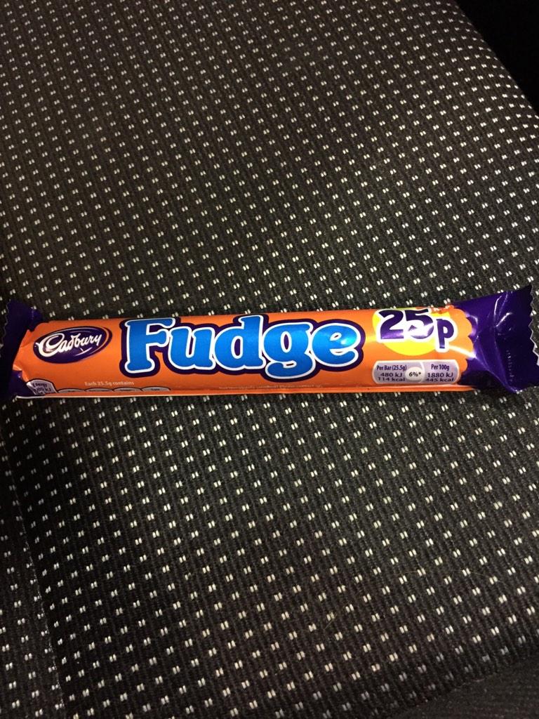 Will_H86's tweet image. 25p now @CadburyUK ?? 20p not so long ago and it's still the same size.. 😕#FudgeGate