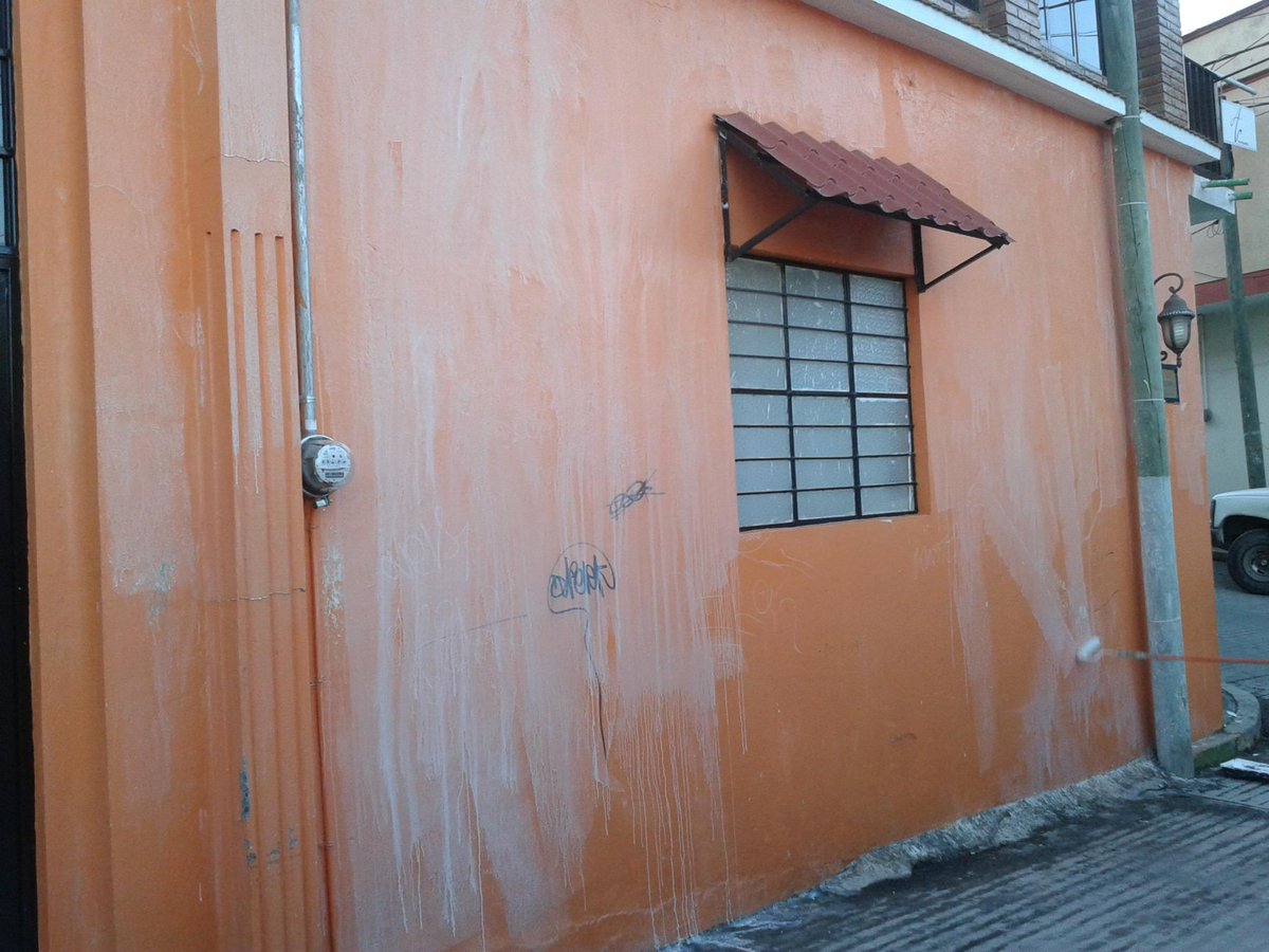 LdnLineadirecta's tweet photo. Aquí el inicio de el proyecto, ahora cambian las fachadas con su arte @colectivotomate @CiudadMural Felicidades. http://t.co/5MbGnk6wLM
