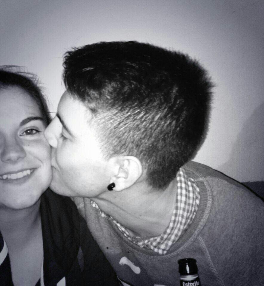aidaloren2's tweet photo. Felicidades melón!! No me despiertes nunca mááááás!!!  @pablo_mgns http://t.co/7qLWrr40da