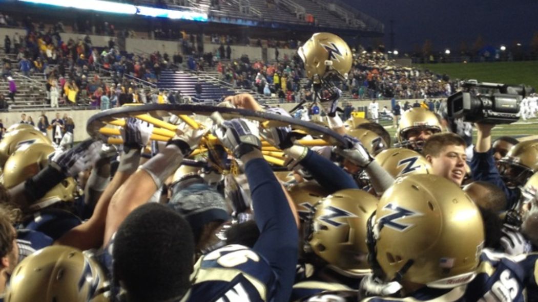 ZipsEquipment's tweet photo. “@HustleBelt: Akron needs a win against arch rival Kent State: http://t.co/LuE7m40FcP http://t.co/uAIzuNYo5S” #GoZipsBeatKent #KeepTheWheel